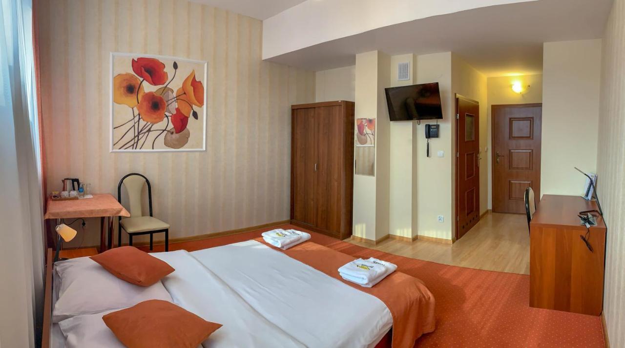 Hotel Ostoja Bobowa Exterior photo