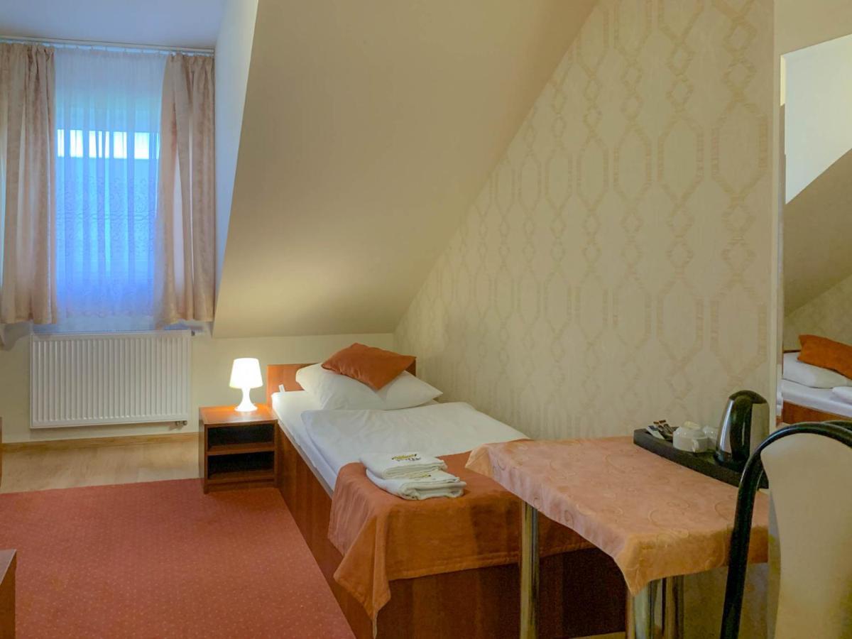 Hotel Ostoja Bobowa Exterior photo